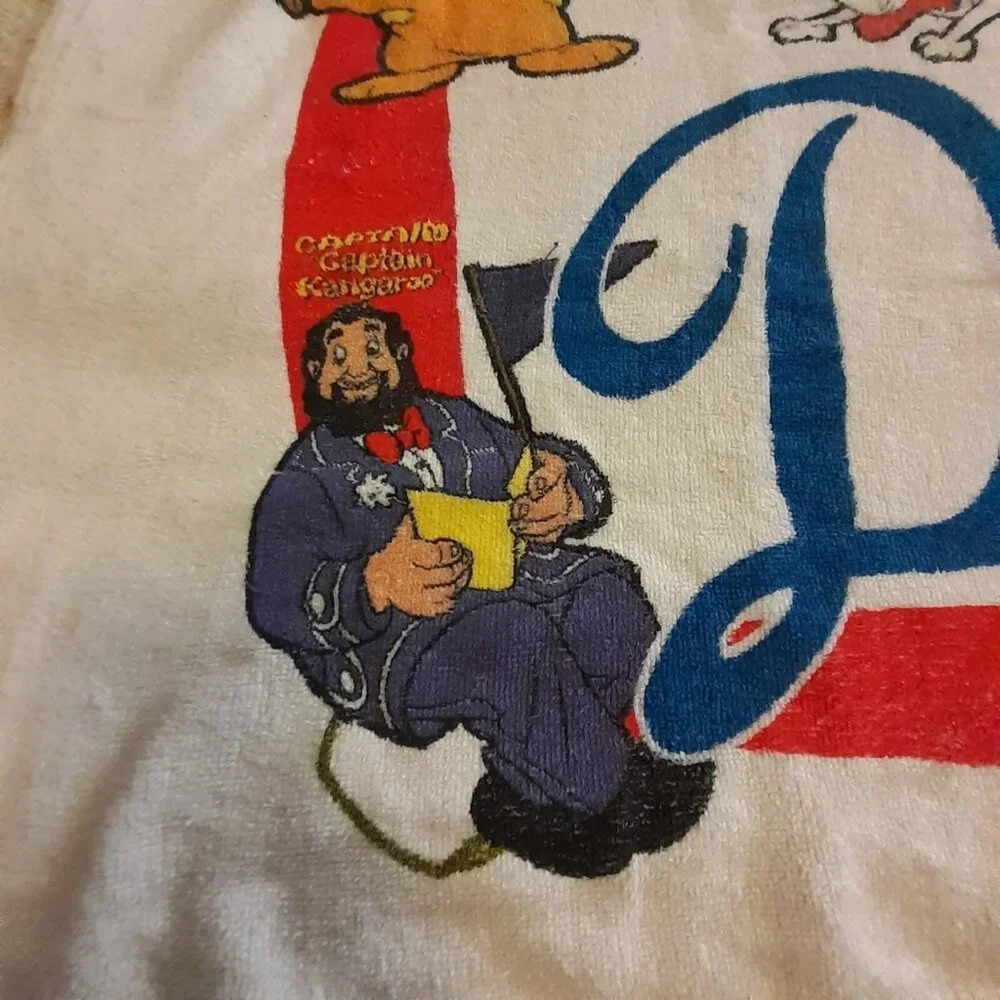 Vintage Beach Towel Dodgers Fox Family Cartoon TV Programming 54
